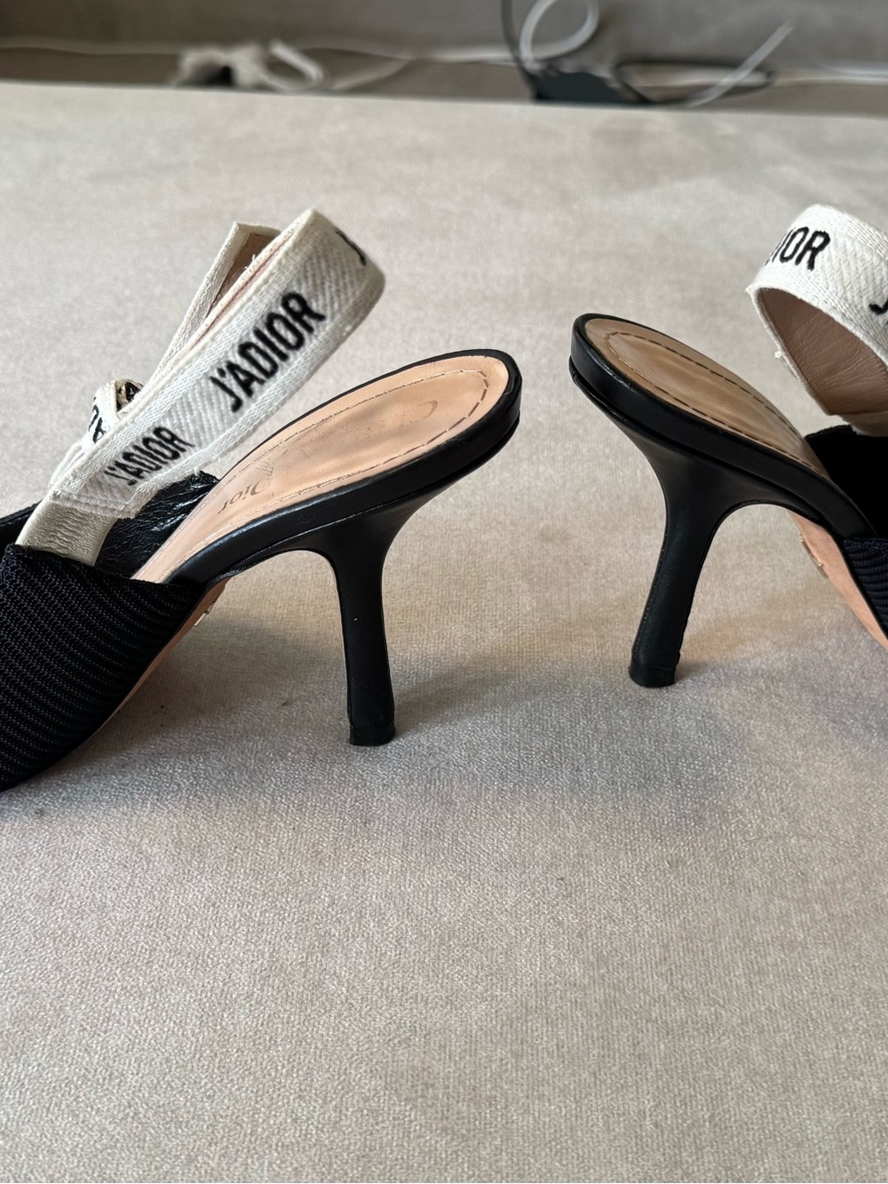 Dior Black Pointed Slingback Pumps with White Logo Bow - Picture 4 of 8